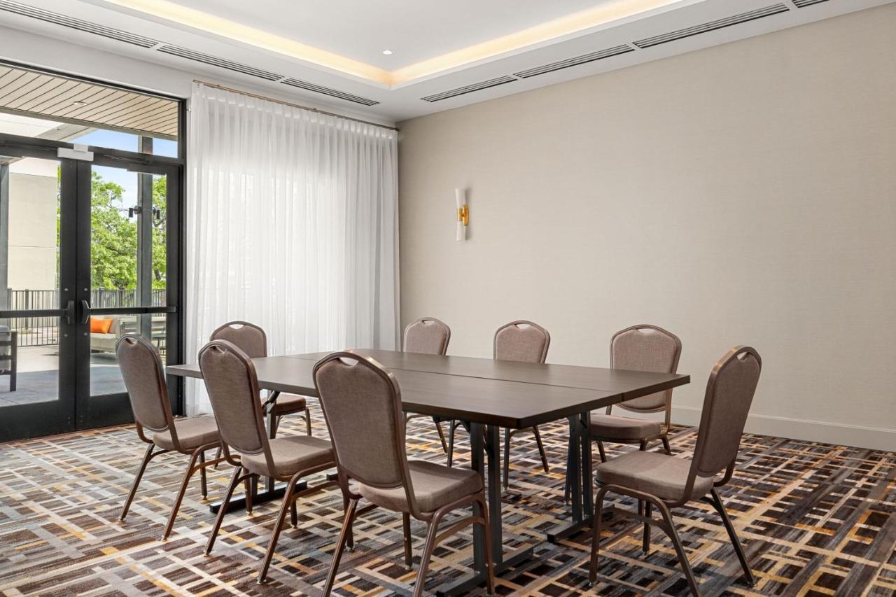 ホテル Marriott San Antonio Airport エクステリア 写真