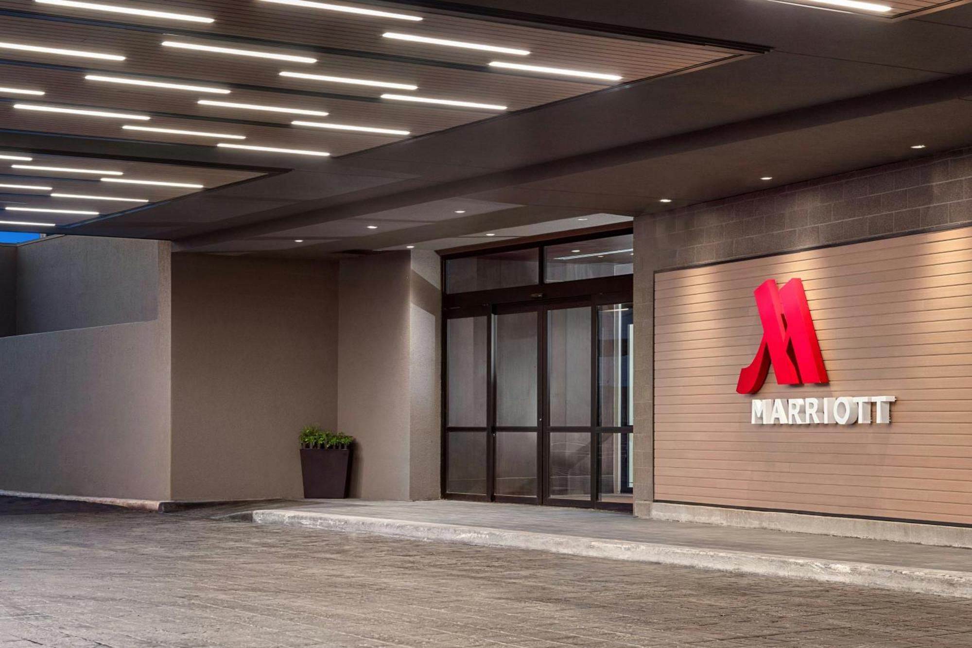 ホテル Marriott San Antonio Airport エクステリア 写真